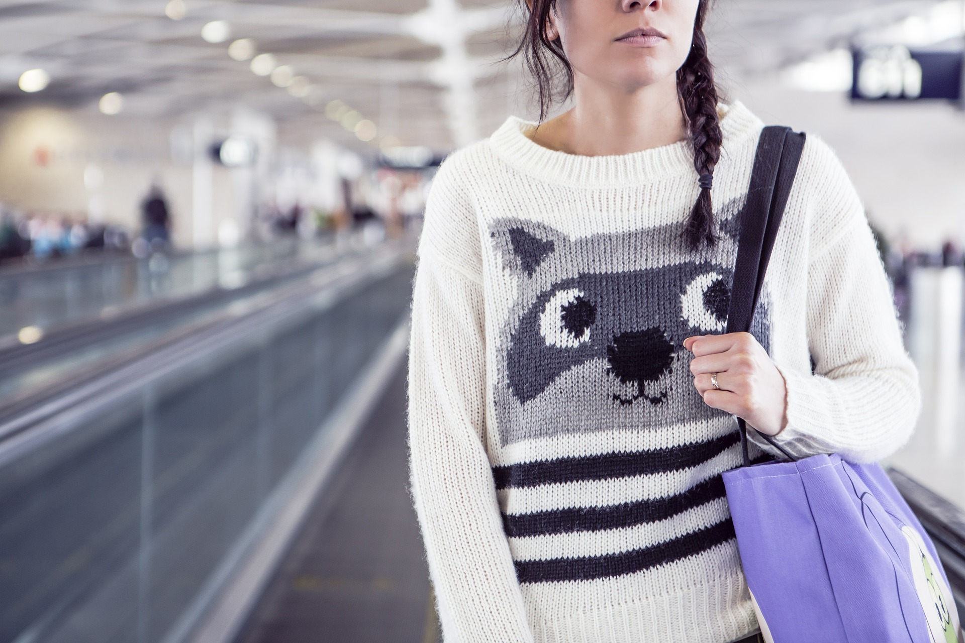 donna in aeroporto.jpg